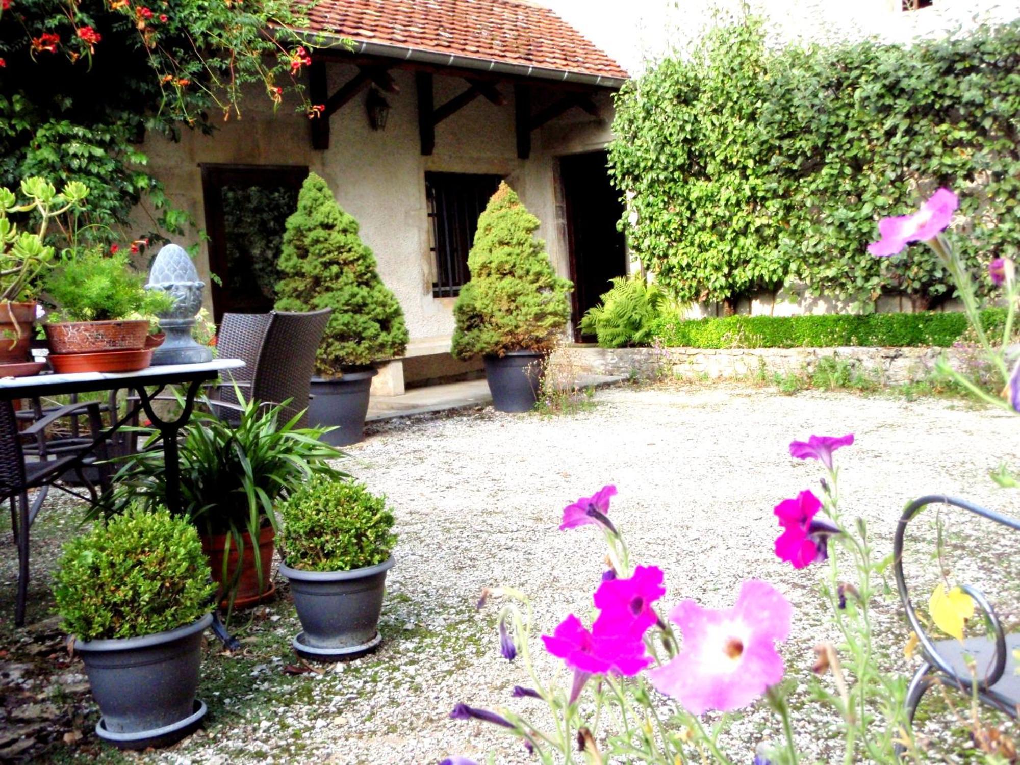 Le Cadran Solaire Romance Classe 3 Etoiles Et 3 Cles Sancey Exterior photo